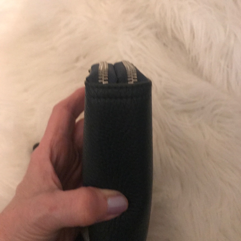 VINCE CAMUTO WRISTLET WALLET